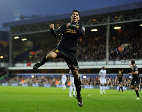 LONDON, ENGLAND - DECEMBER 30:  (THE SUN OUT, THE SUN ON SUNDAY OUT) Luis Suarez of Liverpool celebrates after scoring the opening goal during the Barclays Premier League match between Queens Park Rangers and Liverpool at Loftus Road on December 30, 2012 in London, England.  (Photo by Andrew Powell/Liverpool FC via Getty Images)