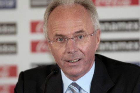 Mexico's national soccer team coach Sven-Goran Eriksson of Sweden speaks to journalists during a news conference in Mexico City, July 10, 2008. Mexico will play against Honduras in their CONCACAF qualifying for South Africa 2010 World Cup, in Mexico City on August 20. REUTERS/Henry Romero (MEXICO)