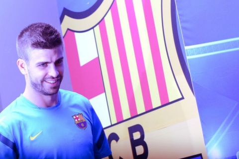 Barcelona's Gerard Pique arrives for a press conference on April 23, 2012 at the Camp Nou stadium in Barcelona on the eve of their Champions League semi-final second leg football match against Chelsea. AFP PHOTO / ADRIAN DENNIS (Photo credit should read ADRIAN DENNIS/AFP/Getty Images)