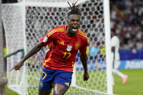 Spain's Nico Williams celebrates after scoring his side's opening goal during the final match between Spain and England at the Euro 2024 soccer tournament in Berlin, Germany, Sunday, July 14, 2024. (AP Photo/Matthias Schrader)