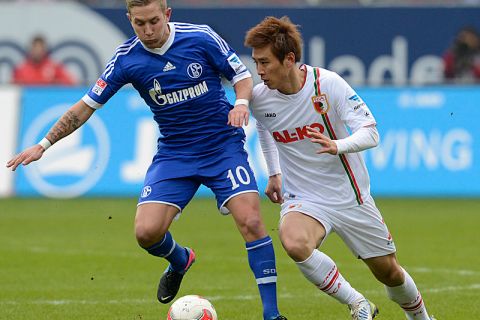 Schalke's midfielder Lewis Holtby (L) and Augsburg's Korean midfielder Ja-Cheol Koo (R) vie for the ball during the German first division Bundesliga football match FC Augsburg vs FC Schalke 04 in Augsburg, southern Germany, on January 26, 2013.     AFP PHOTO / CHRISTOF STACHE

RESTRICTIONS / EMBARGO - DFL RULES TO LIMIT THE ONLINE USAGE DURING MATCH TIME TO 15 PICTURES PER MATCH. IMAGE SEQUENCES TO SIMULATE VIDEO IS NOT ALLOWED AT ANY TIME. FOR FURTHER QUERIES PLEASE CONTACT DFL DIRECTLY AT + 49 69 650050        (Photo credit should read CHRISTOF STACHE/AFP/Getty Images)