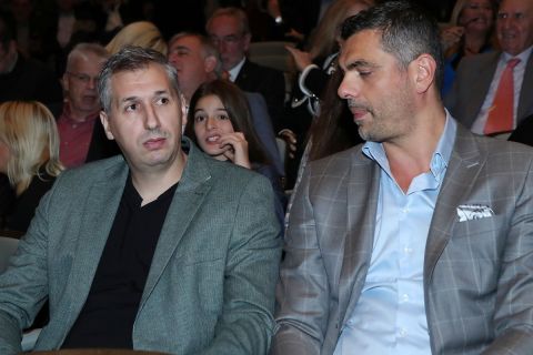 Λάμψη και συγκίνηση στην παρουσίαση της αυτοβιογραφίας του Παναγιώτη Γιαννάκη στο Μέγαρο Μουσικής