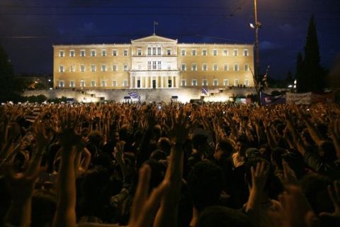 Οι αγανακτισμένοι και ο χρεοκοπημένος λαός