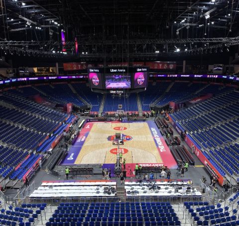 Final Four 2024: Η εικόνα στο εσωτερικό της Uber Arena τρεις ώρες πριν το τζάμπολ του πρώτου ημιτελικού