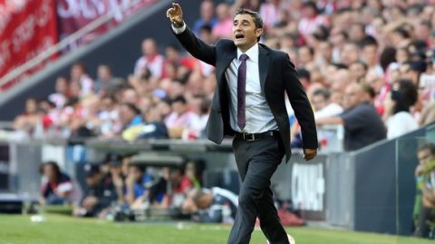 Athletic Bilbao's coach Ernesto Valverde reacts during the Spanish league football match Athletic Club Bilbao vs Granada FC at the San Mames stadium in Bilbao on September 20, 2014. Granada won 1-0.   AFP PHOTO/ CESAR MANSO        (Photo credit should read CESAR MANSO/AFP/Getty Images)