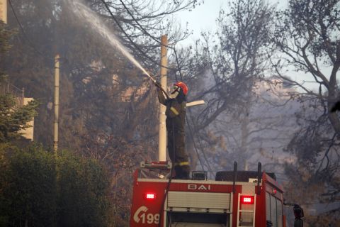 Μαρινάκης για τις πυρκαγιές: "Οι σκέψεις μας με τους συμπολίτες, τους εθελοντές και τους πυροσβέστες"