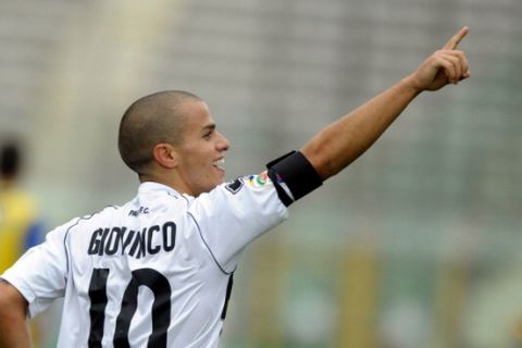 PARMA, ITALY - SEPTEMBER 18:  Sebastian Giovinco of Parma FC celebrates scoring the second goal during the Serie A match between Parma FC and AC Chievo Verona at Stadio Ennio Tardini on September 18, 2011 in Parma, Italy.  (Photo by Claudio Villa/Getty Images)