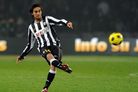 TURIN, ITALY - FEBRUARY 13:  Alberto Aquilani of Juventus FC during the Serie A match between Juventus FC and FC Internazionale Milano at Olimpico Stadium on February 13, 2011 in Turin, Italy.  (Photo by Claudio Villa/Getty Images)