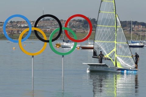 Peter Burling and Blair Tuke of New Zealand, competing in the 49er class sailing competition, trains near the Olympic Rings ahead of the start of the London 2012 Olympic Games in Weymouth and Portland, southern England, July 24, 2012. REUTERS/Benoit Tessier (BRITAIN - Tags: SPORT YACHTING OLYMPICS)