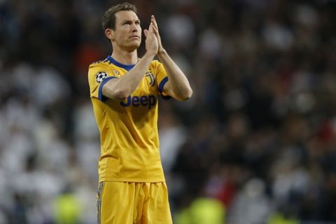 Juventus' Stephan Lichtsteiner greets supporters at the end of a Champions League quarter-final, 2nd leg soccer match between Real Madrid and Juventus at the Santiago Bernabeu stadium in Madrid, Spain, Wednesday, April 11, 2018. (AP Photo/Paul White)