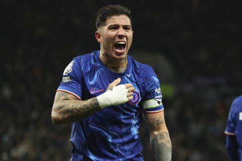 Chelsea's Enzo Fernandez celebrates after scoring his side's third goal during the English Premier League soccer match between Tottenham Chelsea, at the Hotspur stadium in London, Sunday, Dec.8, 2024. (AP Photo/Ian Walton)