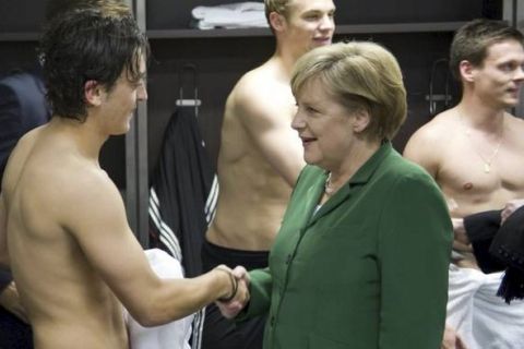  *** Local Caption *** Mesut Özil og Angela Merkel 