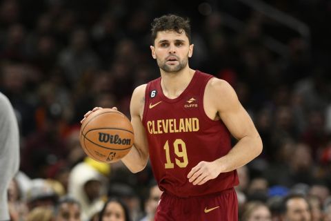 Cleveland Cavaliers guard Raul Neto (19) in action during the second half of an NBA basketball game against the Washington Wizards, Monday, Feb. 6, 2023, in Washington. The Cavaliers won 114-91. (AP Photo/Nick Wass)