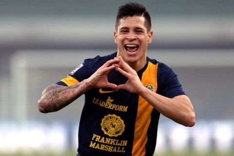 VERONA, ITALY - DECEMBER 22:  Iturbe of Hellas Verona celebrates after scoring his team's second goal during the Serie A match between Hellas Verona FC and SS Lazio at Stadio Marc'Antonio Bentegodi on December 22, 2013 in Verona, Italy.  (Photo by Dino Panato/Getty Images)