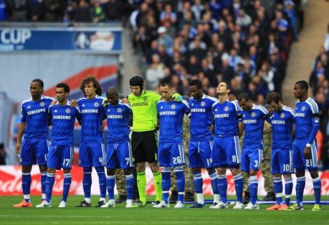 LONDON, ENGLAND - APRIL 15:  Chelsea players observe a silence for the 23rd anniversary of the Hillsborough disaster and Italian footballer Piermario Morosini who passed away yesterday prior to the FA Cup with Budweiser Semi Final match between Tottenham Hotspur and Chelsea at Wembley Stadium on April 15, 2012 in London, England.  (Photo by Michael Steele/Getty Images)