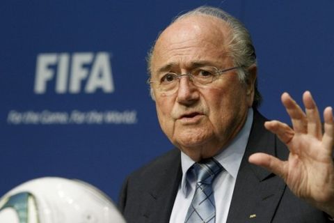 FIFA President Sepp Blatter addresses a news conference at the FIFA headquarters in Zurich in this May 9, 2011 file photograph. Blatter has rejected the notion he 'masterminded' the latest crisis engulfing FIFA and said on May 26, 2011 he was saddened at seeing his presidential rival facing an ethics committee hearing over alleged bribery. Blatter, standing for a fourth term in a June 1 election against Asian Football Confederation chief Mohamed Bin Hammam, said on the Inside World Football website that he was horrified by the turn of events and could not predict the outcome.      REUTERS/Arnd Wiegmann/Files (SWITZERLAND - Tags: SPORT SOCCER)