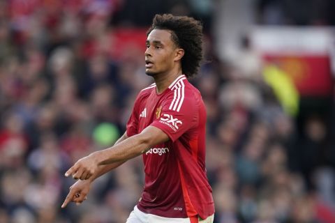 Manchester United's Joshua Zirkzee gestures during the English Premier League soccer match between Manchester United and Everton at the Old Trafford stadium in Manchester, England, Sunday, Dec. 1, 2024. (AP Photo/Dave Thompson)