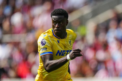 Crystal Palace's Marc Guehi runs into position during the English Premier League soccer match between Brentford and Crystal Palace, at the Gtech Community Stadium in London, Sunday, Aug. 18, 2024. (AP Photo/Dave Shopland)