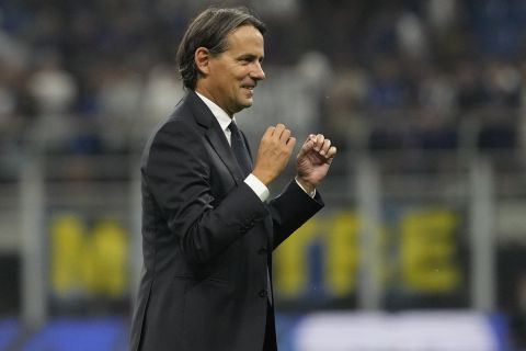 Inter Milan's head coach Simone Inzaghi celebrates at the end of the Serie A soccer match between Inter Milan and Atalanta at the at the San Siro stadium in Milan, Italy, Friday, Aug. 30, 2024. (AP Photo/Luca Bruno)