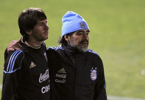 Argentina's coach Diego Maradona (R) walks alongside Lionel Messi after a practice session in Pretoria June 10, 2010.  REUTERS/Enrique Marcarian   (SOUTH AFRICA - Tags: SPORT SOCCER WORLD CUP)