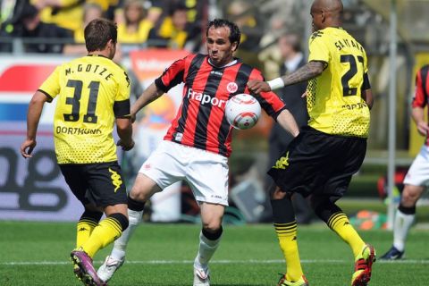 RESTRICTIONS / EMBARGO - ONLINE CLIENTS MAY USE UP TO SIX IMAGES DURING EACH MATCH WITHOUT THE AUTHORISATION OF THE DFL. NO MOBILE USE DURING THE MATCH AND FOR A FURTHER TWO HOURS AFTERWARDS IS PERMITTED WITHOUT THE AUTHORISATION OF THE DFL.
Dortmund's Brazilian defender Felipe Santana (R) and Dortmund's midfielder Mario Goetze pressure Frankfurt's Greek striker Theofanis Gekas (C) during the German first division Bundesliga football match Borussia Dortmund vs Eintracht Frankfurt in the western German city of Dortmund, on May 14, 2011. Dortmund won the Budesliga title this season. AFP PHOTO / PATRIK STOLLARZ (Photo credit should read PATRIK STOLLARZ/AFP/Getty Images)