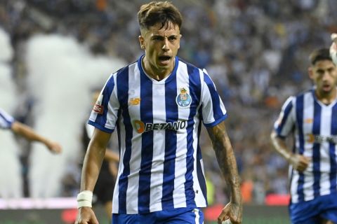 FC Porto's Spanish midfielder #17 Ivan Jaime celebrates scoring Porto's second goal during the Portuguese League football match between FC Porto and Gil Vicente FC at the Dragao stadium in Porto on August 10, 2024. (Photo by MIGUEL RIOPA / AFP)