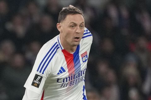 PSG's Lee Kang-in, left, challenges Lyon's Nemanja Matic during the French League One soccer match between Paris Saint-Germain and Lyon at the Parc des Princes in Paris, Sunday, Dec. 15, 2024. (AP Photo/Aurelien Morissard)