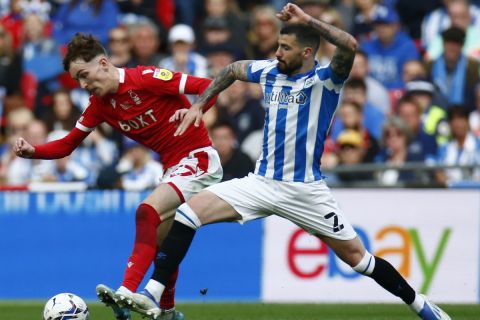 LONDON, ENGLAND - MAY 29:L-R James Garner (on loan from Manchester United) of Nottingham Forest and Pipa of Huddersfield Town during Championship Play -Off Final between Huddersfield Town and Nottingham Forest at Wembley Stadium , London, UK 29th May , 2022
 (Photo by Action Foto Sport/NurPhoto) (Photo by Action Foto Sport / NurPhoto / NurPhoto via AFP)