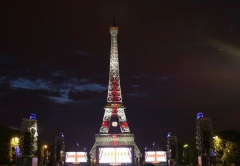 Eiffel tower 16/6/2016

Tonight, I am English! Congratulations to the supporters of #ENG who tweeted to light me up with @orange! #Euro2016