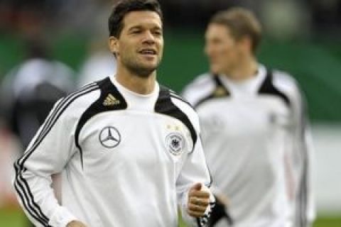 Germany's Michael Ballack, left, and Bastian Schweisteiger, right, warm up   during a practicing unit in Hamburg, northern Germany, on Monday, Oct. 12, 2009. Finland will face Germany on Wednesday, Oct. 14, 2009 in Hamburg. (AP Photo/Axel Heimken)