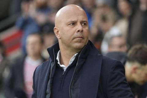 Liverpool's manager Arne Slot stans before the English Premier League soccer match between Southampton and Liverpool in Southampton, England, Sunday, Nov. 24, 2024. (AP Photo/Sean Ryan)