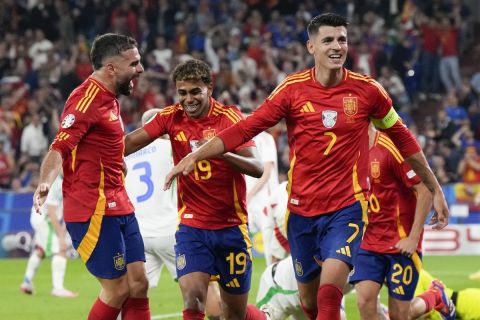 Οι παίκτες της Ισπανίας πανηγυρίζουν