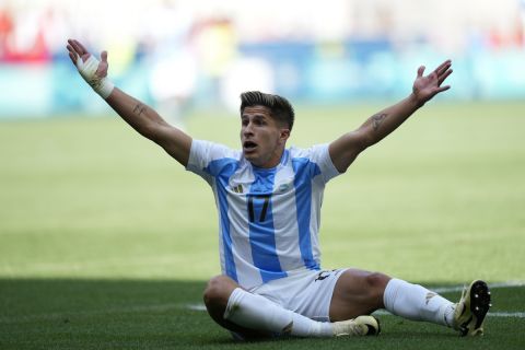 Argentina's Giuliano Simeone reacts during the men's Group B soccer match between Argentina and Morocco at Geoffroy-Guichard Stadium at the 2024 Summer Olympics, Wednesday, July 24, 2024, in Saint-Etienne, France. (AP Photo/Silvia Izquierdo)