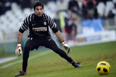 Juventus' goalkeeper Gianluigi Buffon watches the ball during his team's Serie A football match against Bari at the Olympic Stadium in Bari on January 16, 2011. Juventus won 2-1.  AFP PHOTO / Filippo MONTEFORTE (Photo credit should read FILIPPO MONTEFORTE/AFP/Getty Images)