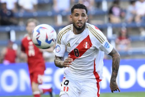 Peru's Sergio Pena chases after the ball during the second half of a Copa America Group A soccer match against Canada in Kansas City, Kan., Tuesday, June 25, 2024. (AP Photo/Reed Hoffmann)