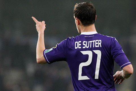 20130309 - BRUSSELS, BELGIUM: Anderlecht's Tom De Sutter celebrates after scoring the 1-0 goal during the Jupiler Pro League match between Anderlecht and KV Mechelen, in Brussels, Saturday 09 March 2013, on day 29 of the Belgian soccer championship. BELGA PHOTO VIRGINIE LEFOUR