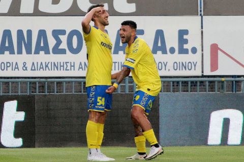 Ο Λιάβας πανηγυρίζει το 1-0 στο Παναιτωλικός - Βόλος