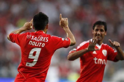 Benfica's Manuel 'Nolito' Duran (L) celebrates his goal against CD Feirense with team mate Juan Capdevila during their Portuguese Premier League soccer match at Luz stadium in Lisbon August 20, 2011. REUTERS/Hugo Correia (PORTUGAL - Tags: SPORT SOCCER)