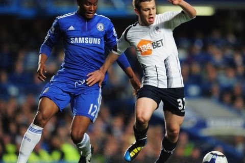 LONDON, ENGLAND - APRIL 13:  Jack Wilshere of Bolton Wanderers battles with John Obi Mikel of Chelsea during the Barclays Premier League match between Chelsea and Bolton Wanderers at Stamford Bridge on April 13, 2010 in London, England.  (Photo by Shaun Botterill/Getty Images)