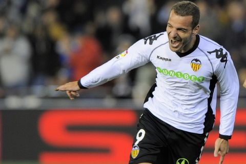 Valencia's forward Roberto Soldado celebrates his goal during the Spanish League football match Valencia vs Almeria at Mestalla stadium on November 28, 2010 in Valencia.   AFP PHOTO/ JOSE JORDAN (Photo credit should read JOSE JORDAN/AFP/Getty Images)