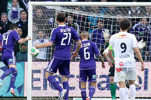 20130401 - ANDERLECHT, BELGIUM: Anderlecht's Bram Nuytinck (L) scoring the 1-0 goal during the Jupiler Pro League match between RSC Anderlecht and RC Genk, in Anderlecht, Monday 01 April 2013, on day 1 of the Play-Off of the Belgian soccer championship. BELGA PHOTO VIRGINIE LEFOUR