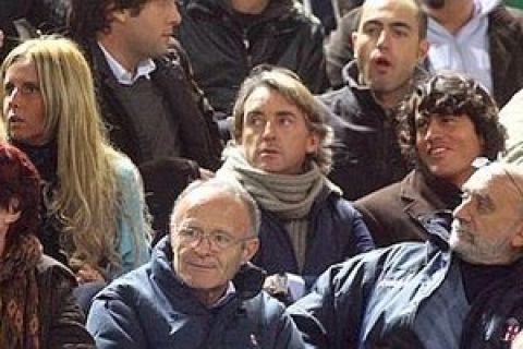 20081108 - BOLOGNA - SPO - CALCIO: SERIE A; BOLOGNA-ROMA. Roberto Mancini in tribuna questa sera allo stadio 'Dall'Ara' durante l'anticipo di campionato Bologna-Roma.
ANSA/GIORGIO BENVENUTI/DRN