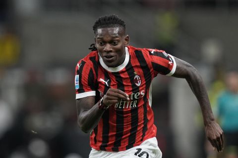 AC Milan's Rafael Leao runs during the Serie A soccer match between AC Milan and Venezia at the San Siro stadium, in Milan, Italy, Saturday, Sept. 14, 2024. (AP Photo/Antonio Calanni)