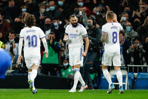 December 12, 2021, MADRID, MADRID, SPAIN: Karim Benzema of Real Madrid celebrates a goal with teammates during the spanish league, La Liga Santander, football match played between Real Madrid and Atletico de Madrid at Santiago Bernabeu stadium on December 12, 2021, in Madrid, Spain. MADRID SPAIN - ZUMAa181 20211212_zaa_a181_244 Copyright: xOscarxJ.xBarrosox 