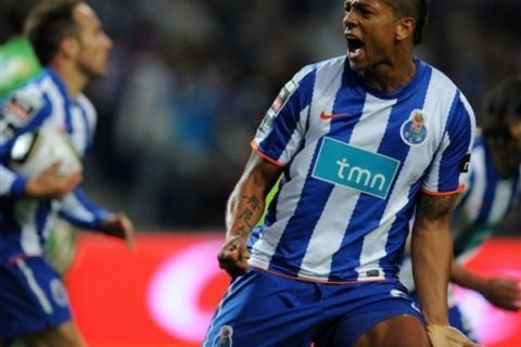 FC Porto's Fredy Guarin, from Colombia, celebrates after scoring the equalizer goal against Academica in a Portuguese League soccer match at the Dragao Stadium in Porto, Portugal, Sunday, March 20, 2011.(AP Photo/Paulo Duarte)