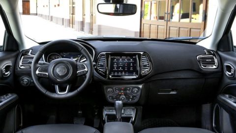 Το νέο Jeep Compass στη βασική δικίνητη έκδοση με τον κινητήρα 1.3 Turbo 150 ίππων