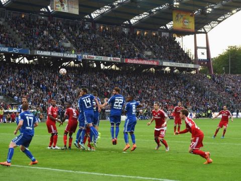 KARLSRUHE, GERMANY - JUNE 01:  Marcelo Diaz of Hamburger SV (R) scores their first and equalising goal from a free-kick during the Bundesliga play-off second leg match between Karlsruher SC and Hamburger SV on June 1, 2015 in Karlsruhe, Germany.  (Photo by Matthias Hangst/Bongarts/Getty Images)