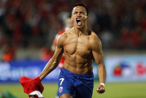 Chile's Alexis Sanchez celebrates after scoring against Ecuador during their 2014 World Cup qualifying soccer match in Santiago October 15, 2013.  REUTERS/Eliseo Fernandez (CHILE - Tags: SPORT SOCCER)