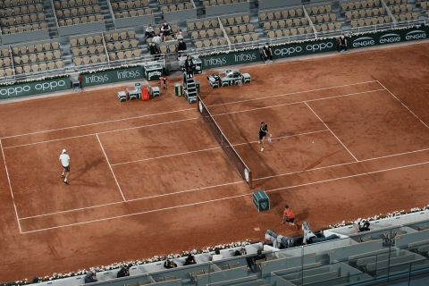 Ένα από τα γήπεδα του Roland Garros στη διάρκεια ενός αγώνα για το 2021