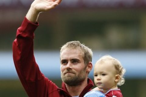 Aston Villa's Swedish footballer Olof Mellberg waves goodbye to the Aston Villa crowd after agreeing a move to Juventus in the summer during a Premiership game at Villa Park in Birmingham against Wigan Athletic, on May 3, 2008. Wigan won 2-0.  AFP PHOTO/IAN KINGTON
Mobile and website use of domestic English football pictures are subject to obtaining a Photographic End User Licence from Football DataCo Ltd Tel : +44 (0) 207 864 9121 or e-mail accreditations@football-dataco.com - applies to Premier and Football League matches. (Photo credit should read IAN KINGTON/AFP/Getty Images)